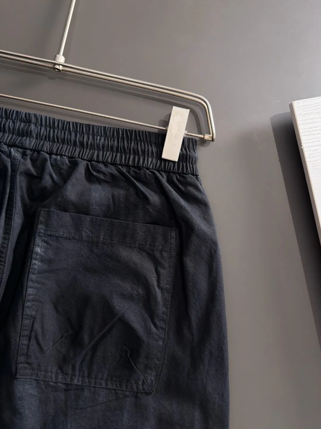 The next day shipped P195 Balenciaga 2026 summer New Arrival elastic casual pants, counter custom fabric Breathable high comfort, impeccable details, brand elements design concept, reflecting high quality. The hand feels delicate and soft! Casual cuts and awesome upper body! Sizes: S-3XL